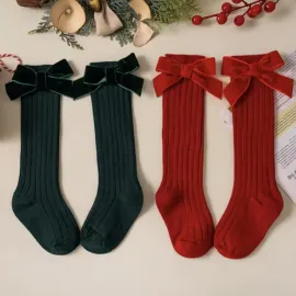 Коледни бебешки чорапки зелено-червени с кадифена панделка