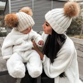 Плетена Шапка с Естествен Пух за Възрастни с Един Помпон