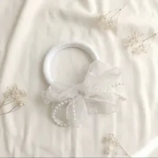 Бебешка лента за глава Pearl Baby в цвят крем с перли