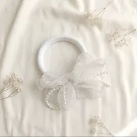 Бебешка лента за глава Pearl Baby в цвят крем с перли