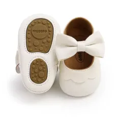 Бебешки обувки от  с къдрички и панделка
