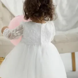 Бяла бебешка рокля с тюл и дантелени ръкави Berbella