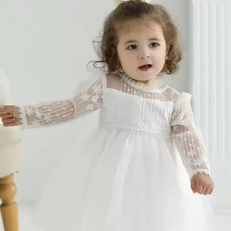 Бяла бебешка рокля с тюл и дантелени ръкави Berbella Бяла бебешка рокля с тюл и дантелени ръкави Berbella