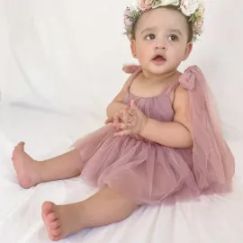 Бебешка Боди-Рокля в Цвят Пепел от Рози Alis Бебешка Боди-Рокля в Цвят Пепел от Рози Alis