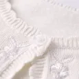 Бяло бебешко болеро с бродерия и дълги ръкави