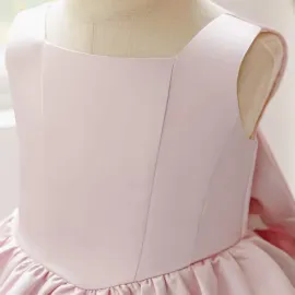 Бебешка рокля в цвят пепел от рози с перлен блясък и подвижна панделка