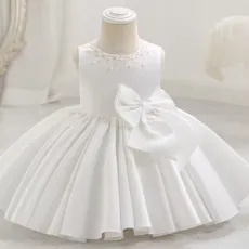 Бебешка рокля в бял перлен цвят с декоративни перли Pearl